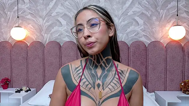 NicoleBlum online show from February 7, 2025, 4:46 pm