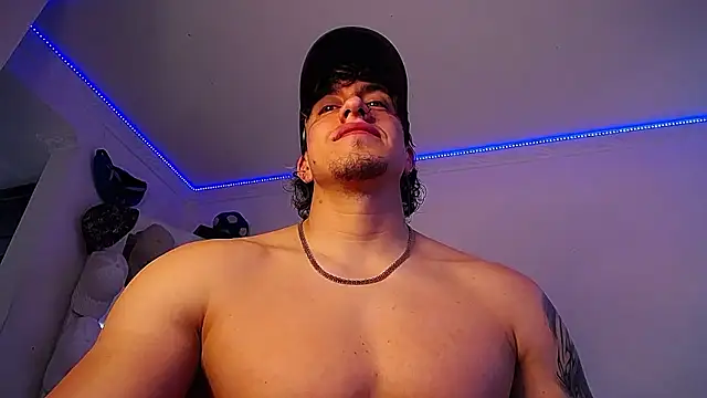 strongboy  online show from September 17, 2025, 7:04 pm