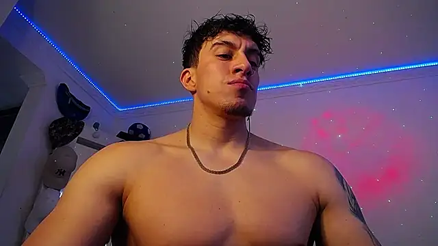 strongboy  online show from November 6, 2025, 7:04 pm