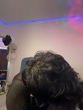 strongboy  online show from February 9, 2026, 9:19 pm