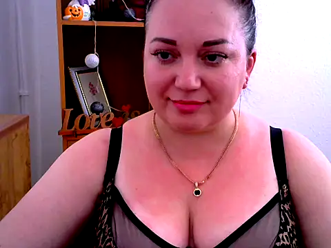 AmanaGi online show from November 3, 2025, 4:41 pm