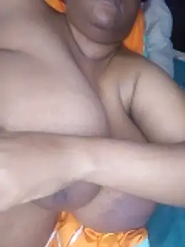 bigtitssxx online show from April 14, 2026, 4:35 pm