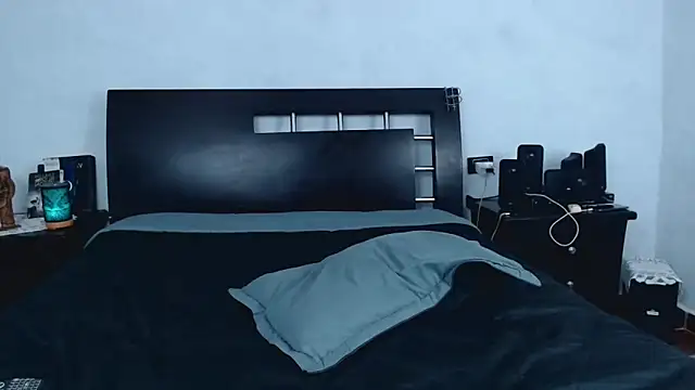 AikoTailor online show from December 11, 2024, 1:28 pm