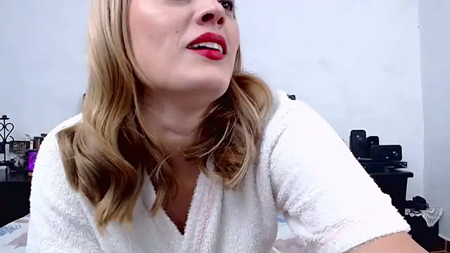 AikoTailor online show from February 10, 2025, 1:01 pm