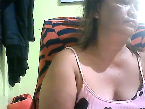 Snapshot of hott_scarlett chatting on July 17, 2026, 10:36 pm hott scarlett online show from July 17, 2026, 10:36 pm