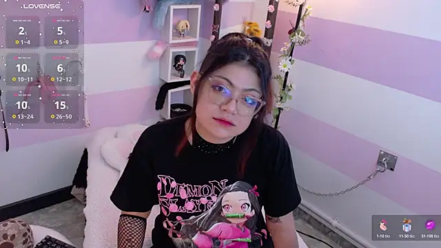 Catwhite  online show from April 18, 2026, 2:21 pm