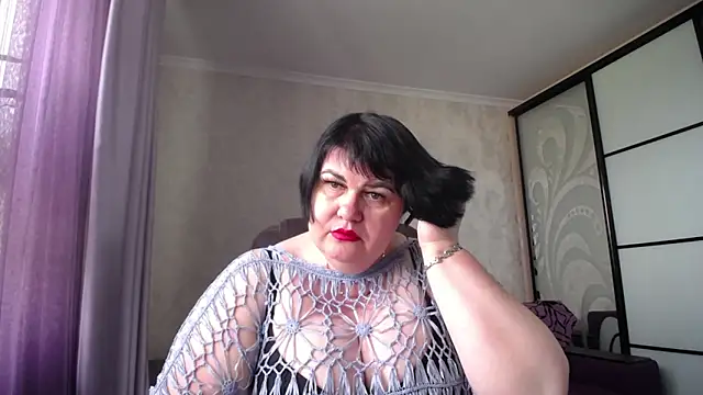 JuicyLady Di online show from June 5, 2026, 8:20 am