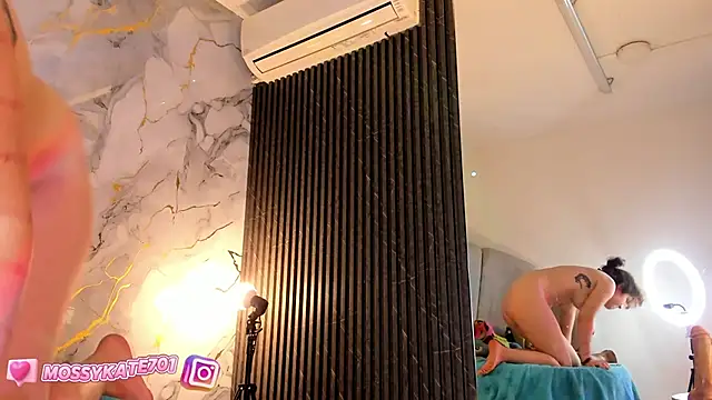 Katemoss70 online show from February 20, 2025, 9:31 pm