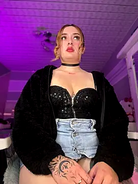 Sam Thompsoon  online show from November 8, 2025, 2:12 am