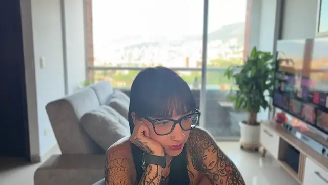 xisisxx online show from October 27, 2025, 9:30 pm