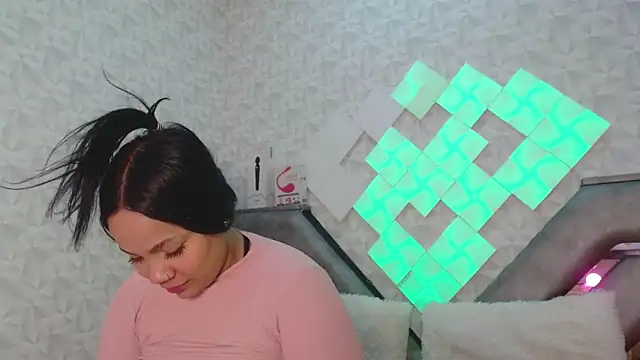 EmilyQueen3x online show from September 19, 2025, 1:23 pm