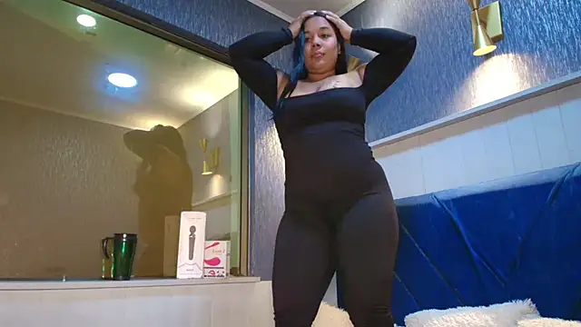 EmilyQueen3x online show from February 19, 2026, 2:35 pm