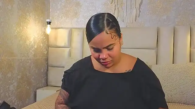 EmilyQueen3x online show from April 24, 2026, 5:15 pm