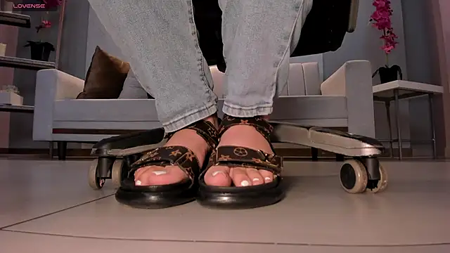 MartinnaBonnet online show from February 28, 2025, 10:41 am