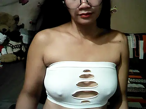 Snapshot of Mia_Rein chatting on July 16, 2026, 2:01 pm Mia Rein online show from July 16, 2026, 2:01 pm