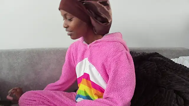 Snapshot of _Hello_Titty_ chatting on December 18, 2025, 4:40 am Hello Titty online show from December 18, 2025, 4:40 am