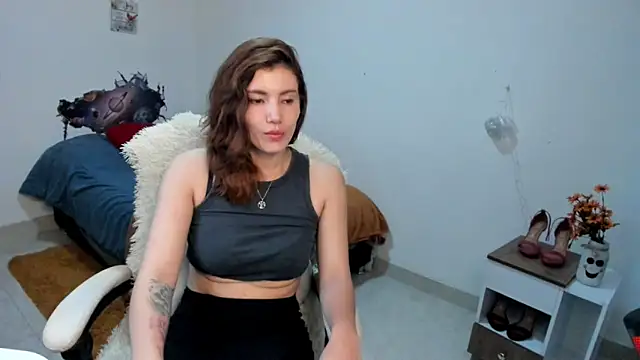 jrcamila online show from February 21, 2025, 1:44 pm