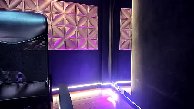 Laurenhillcute14 online show from April 20, 2026, 6:53 pm