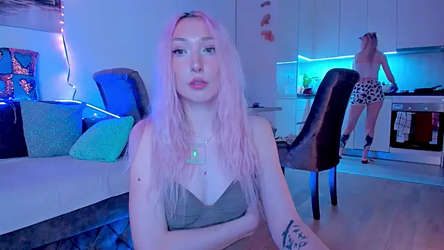 AlexRoseLiRed online show from December 15, 2024, 7:10 pm