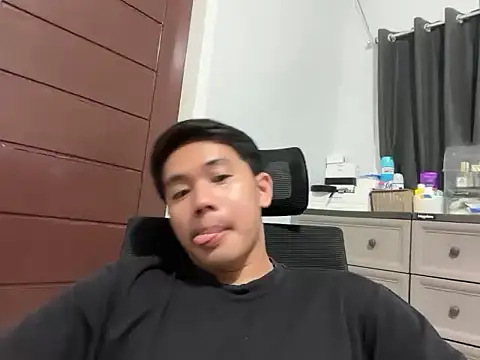 kevinthehottest online show from October 3, 2025, 6:49 pm