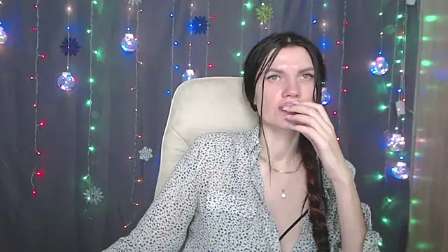 Snapshot of MilaLoona chatting on January 7, 2025, 4:16 pm MilaLoona online show from January 7, 2025, 4:16 pm