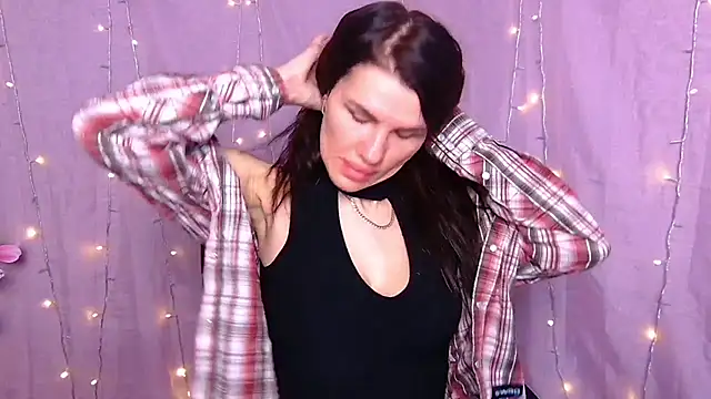 Snapshot of MilaLoona chatting on March 4, 2026, 7:14 am MilaLoona online show from March 4, 2026, 7:14 am