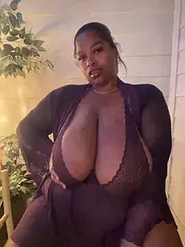 BigFineSelena online show from October 11, 2025, 11:47 pm