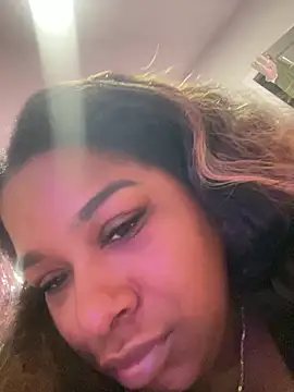 BigFineSelena online show from March 5, 2026, 7:04 am