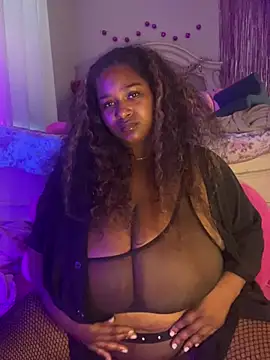 Snapshot of BigFineSelena chatting on June 12, 2026, 1:04 am BigFineSelena online show from June 12, 2026, 1:04 am