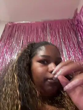 Snapshot of BigFineSelena chatting on June 25, 2026, 9:47 am BigFineSelena online show from June 25, 2026, 9:47 am