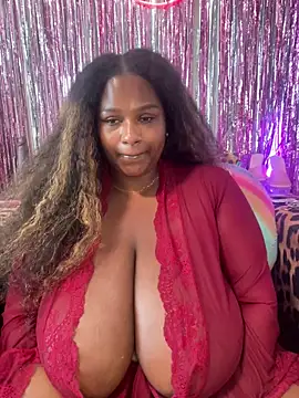 Snapshot of BigFineSelena chatting on July 1, 2026, 7:46 pm BigFineSelena online show from July 1, 2026, 7:46 pm