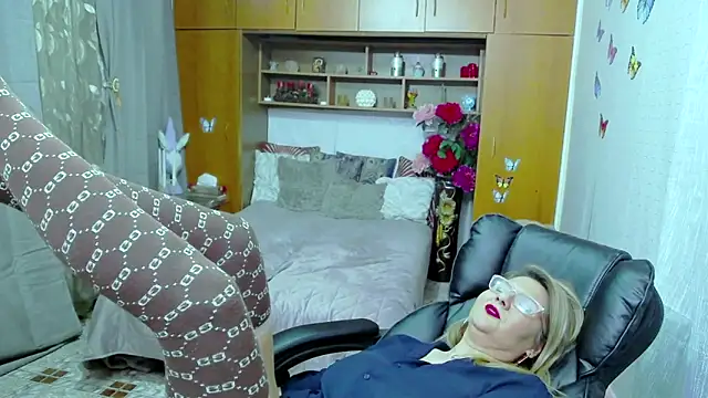 LucilleFenlys online show from December 2, 2024, 12:19 am