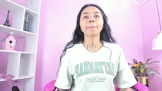 miss soffi  online show from March 1, 2025, 12:12 pm