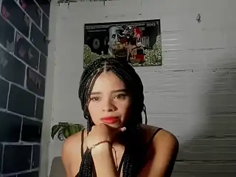 sarasandle online show from March 8, 2025, 9:18 pm