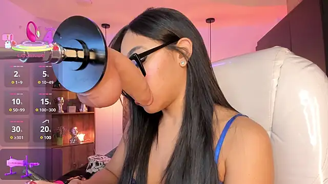 Snapshot of Olivia_ds chatting on February 21, 2025, 4:18 am Olivia ds online show from February 21, 2025, 4:18 am