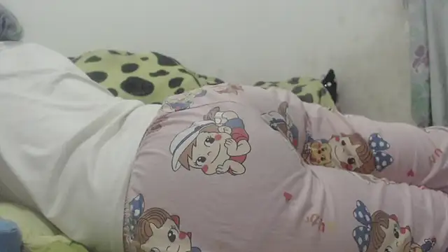 Kittywhiteass online show from February 18, 2025, 8:38 am