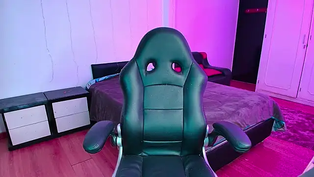 yesie hot online show from November 24, 2025, 11:15 pm