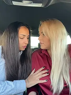 Snapshot of Keep_us_wild chatting on December 10, 2024, 3:30 am Keep us wild online show from December 10, 2024, 3:30 am