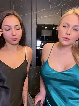 Snapshot of Keep_us_wild chatting on March 5, 2025, 10:43 pm Keep us wild online show from March 5, 2025, 10:43 pm