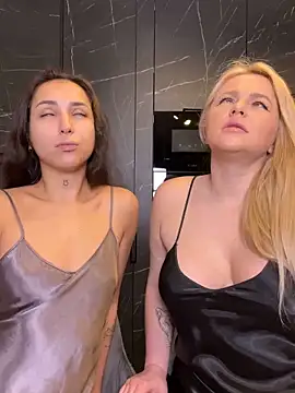 Snapshot of Keep_us_wild chatting on March 12, 2025, 10:39 pm Keep us wild online show from March 12, 2025, 10:39 pm