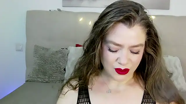 PetersEmily online show from December 11, 2024, 4:20 pm