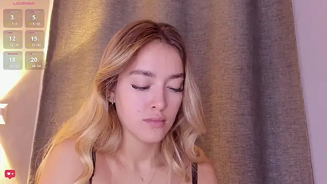 Assh lee  online show from October 22, 2025, 1:00 pm