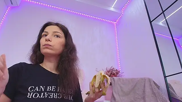 Anna Lewis online show from April 17, 2026, 7:00 am