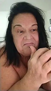 Snapshot of Yaya_Mineira chatting on June 14, 2026, 2:24 am Yaya Mineira online show from June 14, 2026, 2:24 am