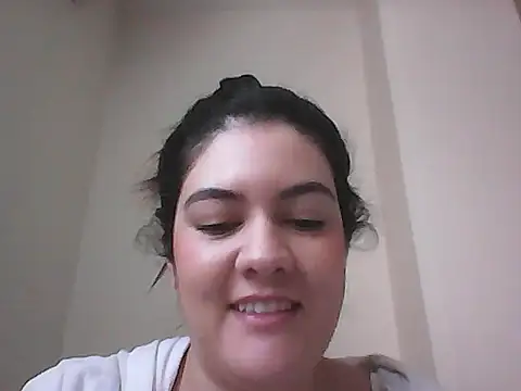 lauratobon online show from October 14, 2025, 4:52 pm