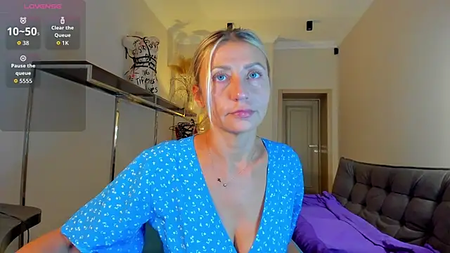 ZoeGrant online show from September 15, 2025, 7:47 pm