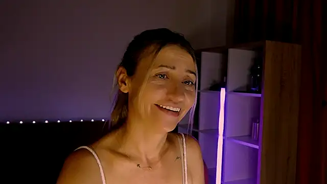 ZoeGrant online show from June 12, 2026, 6:18 pm