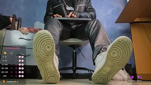 TomLover 12 online show from February 11, 2026, 12:32 pm