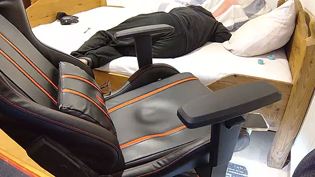 Snapshot of KmlBI26 chatting on October 29, 2025, 7:15 pm KmlBI26 online show from October 29, 2025, 7:15 pm