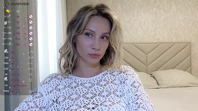 Snapshot of Alice_Wonders chatting on June 11, 2026, 7:06 am Alice Wonders online show from June 11, 2026, 7:06 am